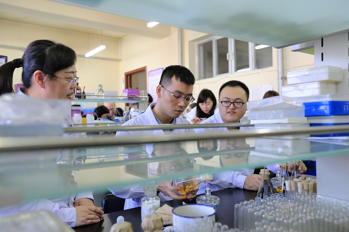 厦门药学专业适合男生学吗？未来发展前景分析