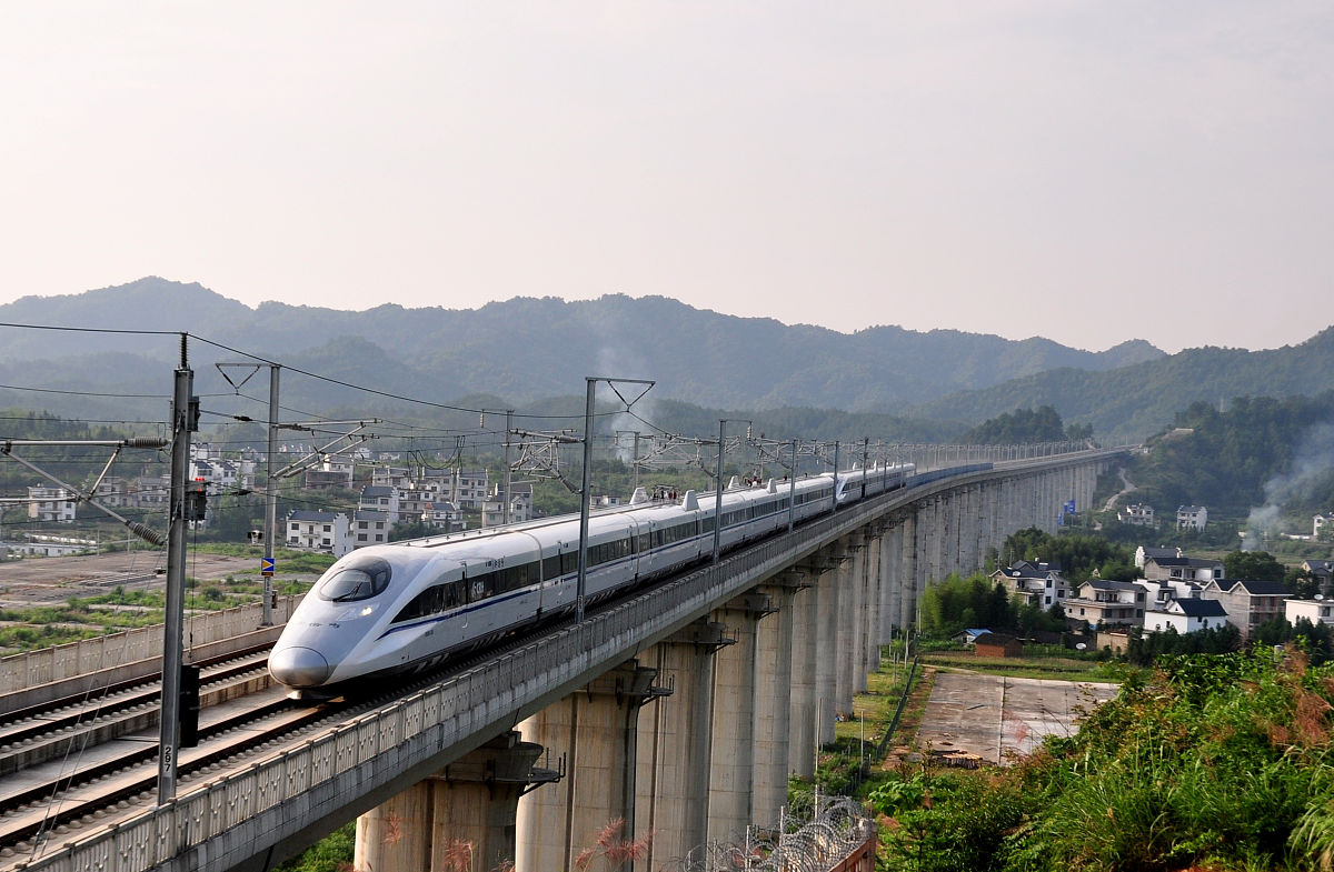 多条高铁首迎春运：缩短的是归途 加速的是发展