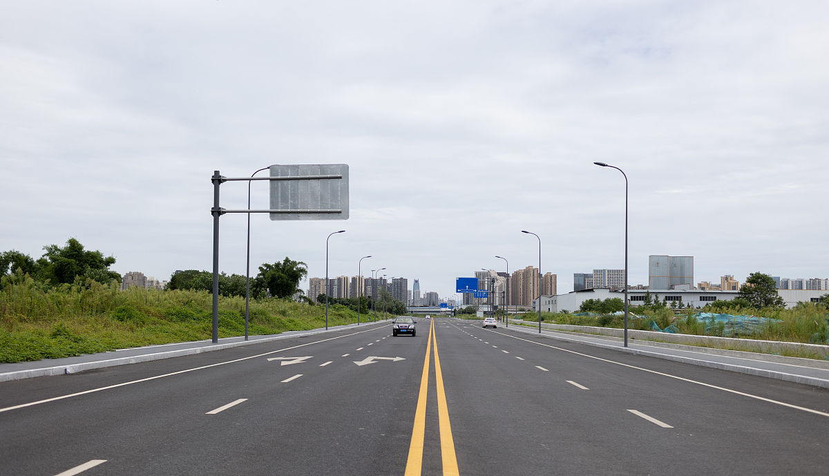 2021年9月6日,成都,天府六街街景.(如需下载使用,请务必署名 红星新闻