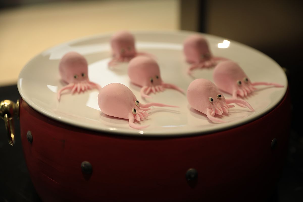 小兔子想到什么主意让小猪起床