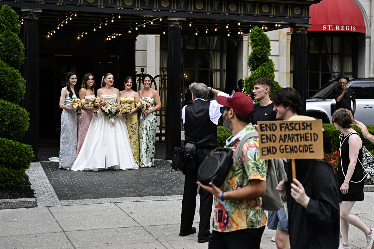 翻译：两个外国人在第三方国家结婚