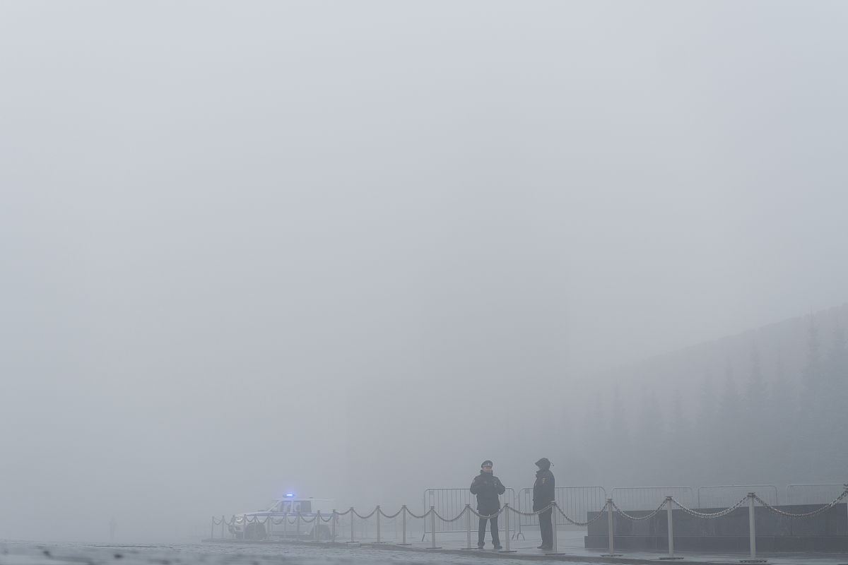 当地时间2021年11月2日,俄罗斯莫斯科,大雾中的城市景象.俄罗斯水文气