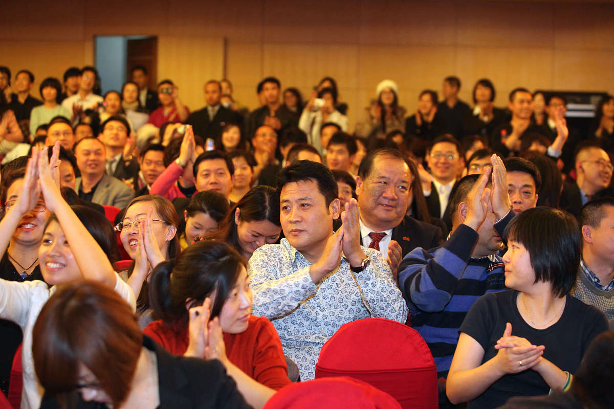2010年11月8日,央视2011年黄金资源广告招标会在北京梅地亚中心举行.+