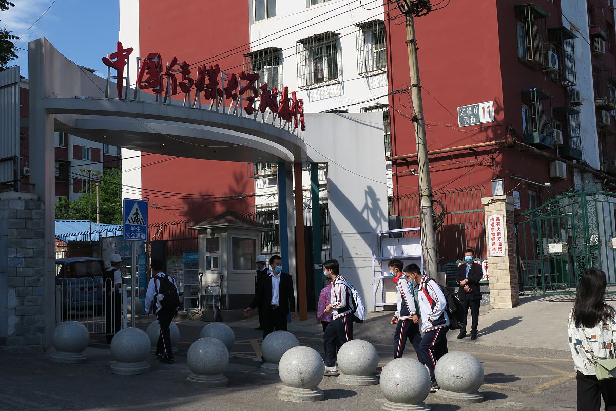 2020年5月11日,北京朝阳区,中国传媒大学附属中学,初三学生返校复课.