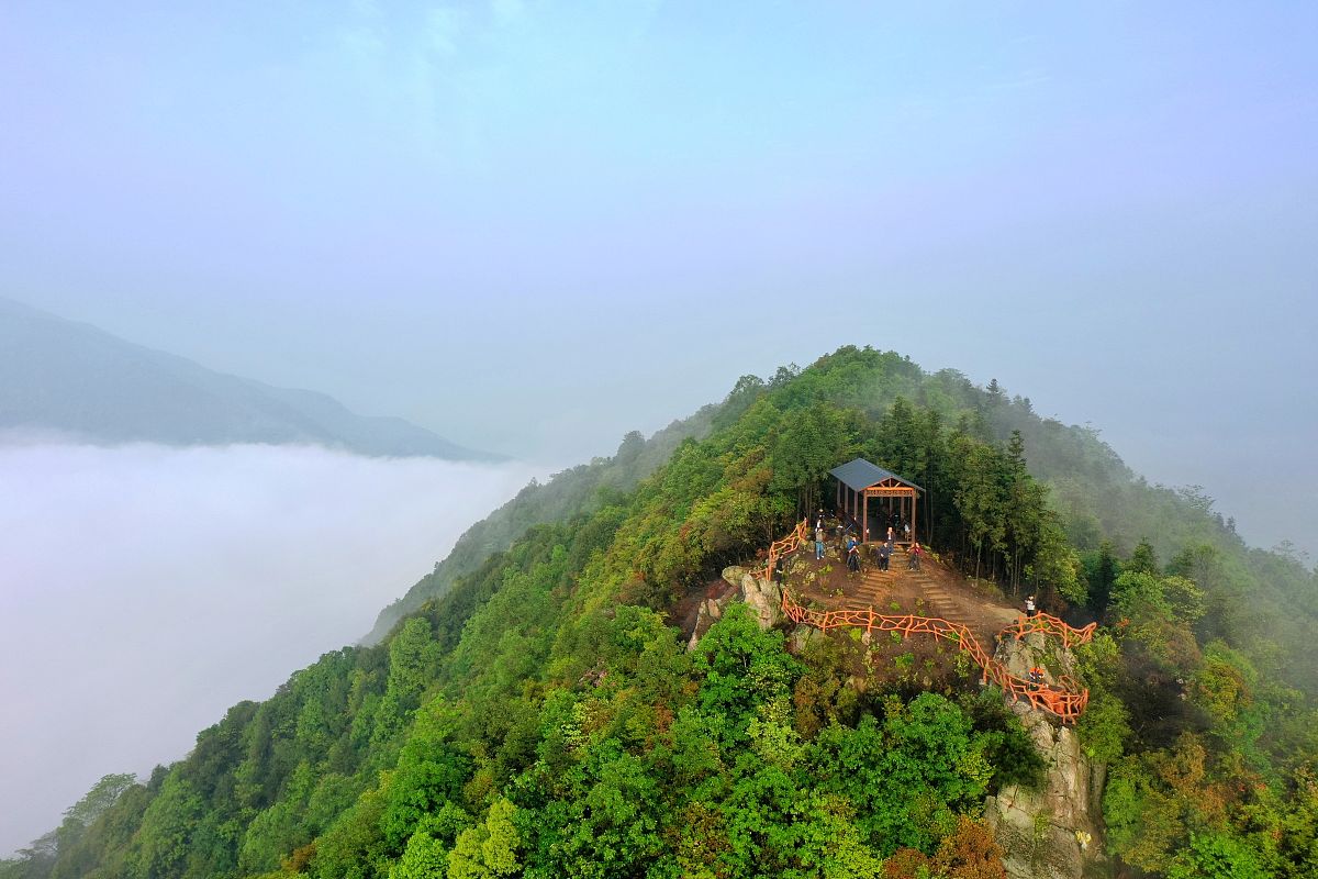2021年4月29日,江西省萍乡市,芦溪县山口岩狗脑寨景区云雾缭绕,宛如仙
