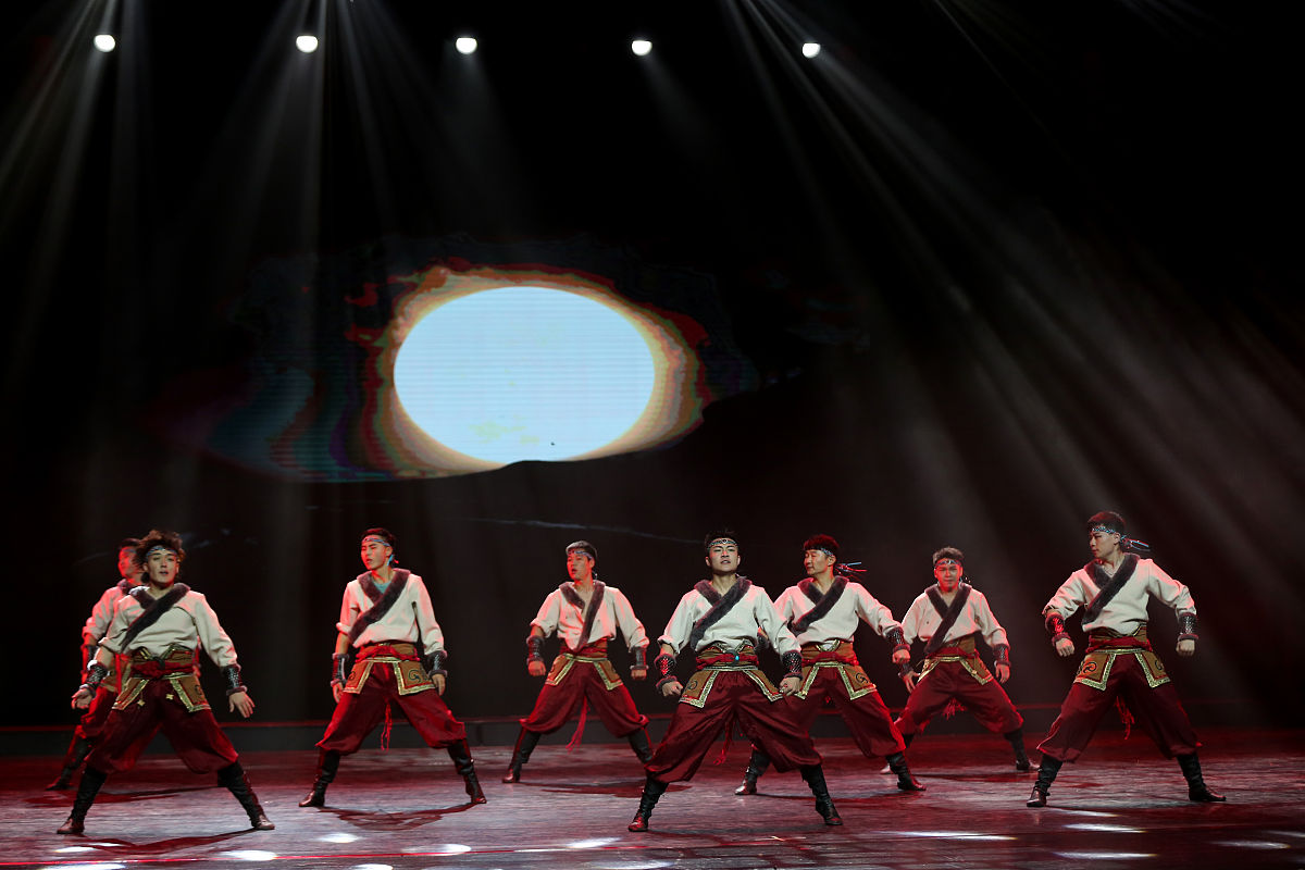 2021年4月7日,辽宁沈阳,"红色文艺轻骑兵"乌审旗乌兰牧骑全国巡演沈阳