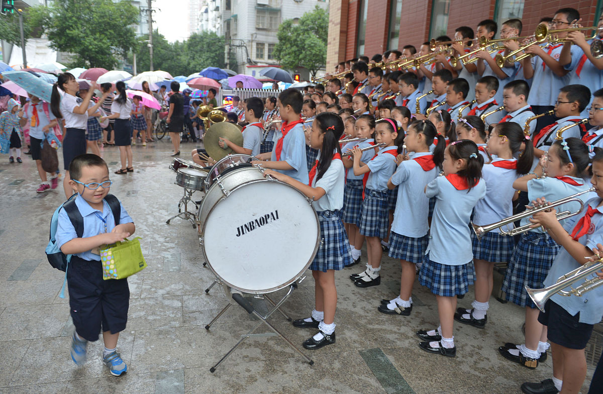 2012年09月03日,江苏省南京市,该市游府西街小学的高年级学生组成的乐