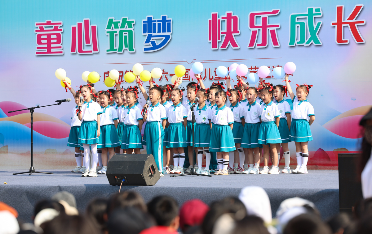 任璟薇 古筝《听我说谢谢你》高圣杰 魔术《神奇的读心术》唐文俊 街舞《BREAK》王熙尧 讲故事《米小圈上学记第一章》陈渝诺 古筝《北京的天山上》许润杨 普煜词 包康琪 歌曲《萱草花》许润杨 魔术《奇妙的魔术》王梓羿 武术表演——双节棍郭曦瑶 舞蹈《宝贝宝贝》+讲故事《爱挑食的小狐狸》者卓豫 拉丁舞 《伦巴 恰恰 牛仔》请用以上内容写一段小学一年级六一儿童节文艺汇演节目串词节目串词生动活泼。主持人