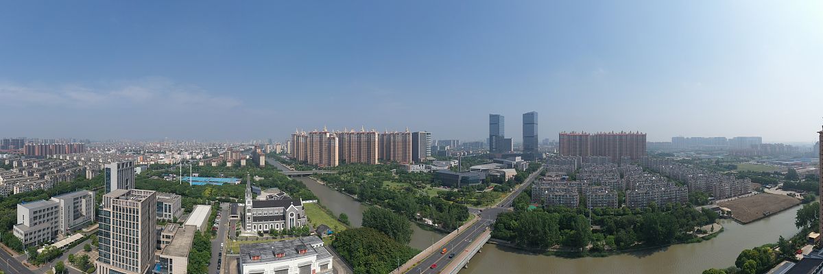 2020年6月8日,江苏苏州,航拍首批全国文明城市张家港市市区局部.