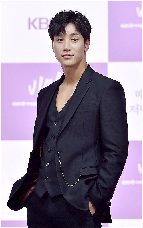 男人不让你碰手机的5大原因：保护隐私，还是另有隐情？