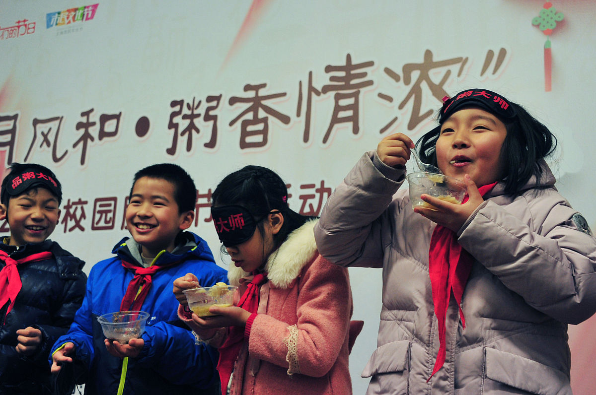2018年1月24日,上海,"腊八节俗进校园"活动在长宁区北新泾第二小学举