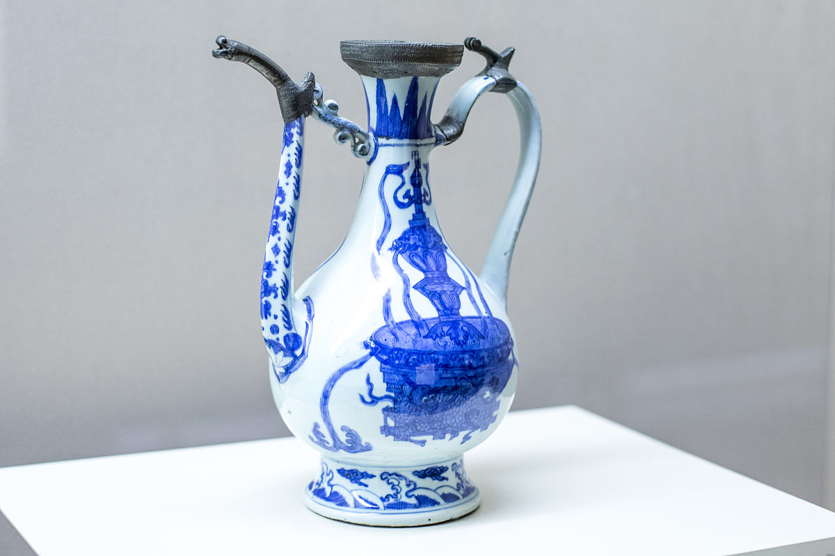 2021年11月3日,上海博物馆"东西汇融——中欧陶瓷与文化交流特展"开展