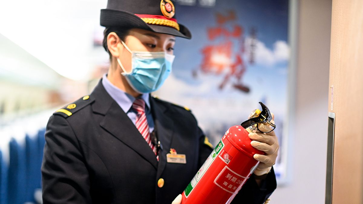 2021年2月24日,高云凤值乘由南昌西开往深圳北的g637次列车.
