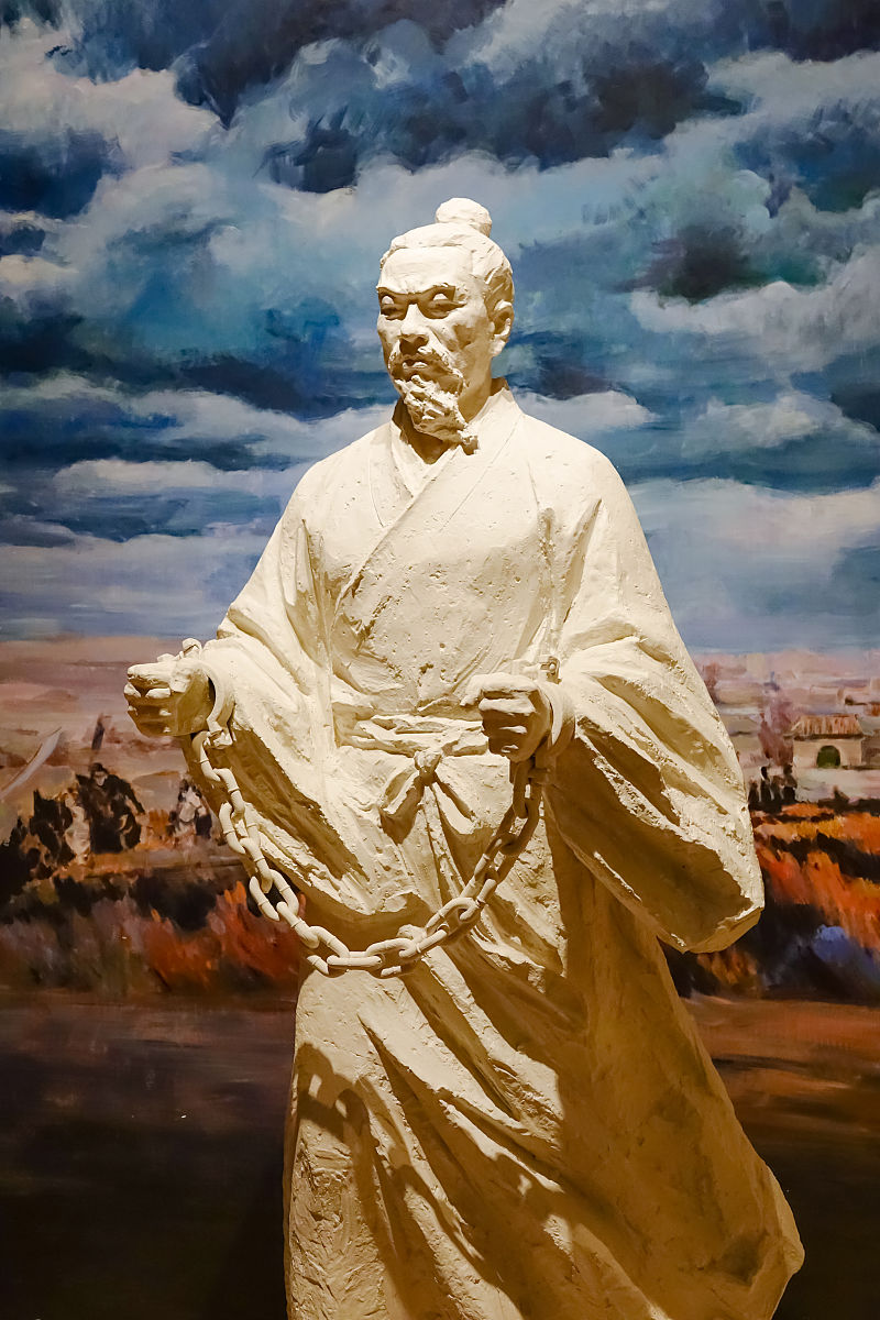 2021年4月14日,山东济宁,文天祥塑像.