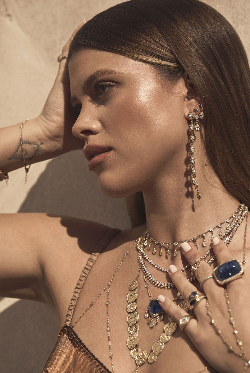 以莎士比亚的风格写一首赞美红宝丽公司的诗