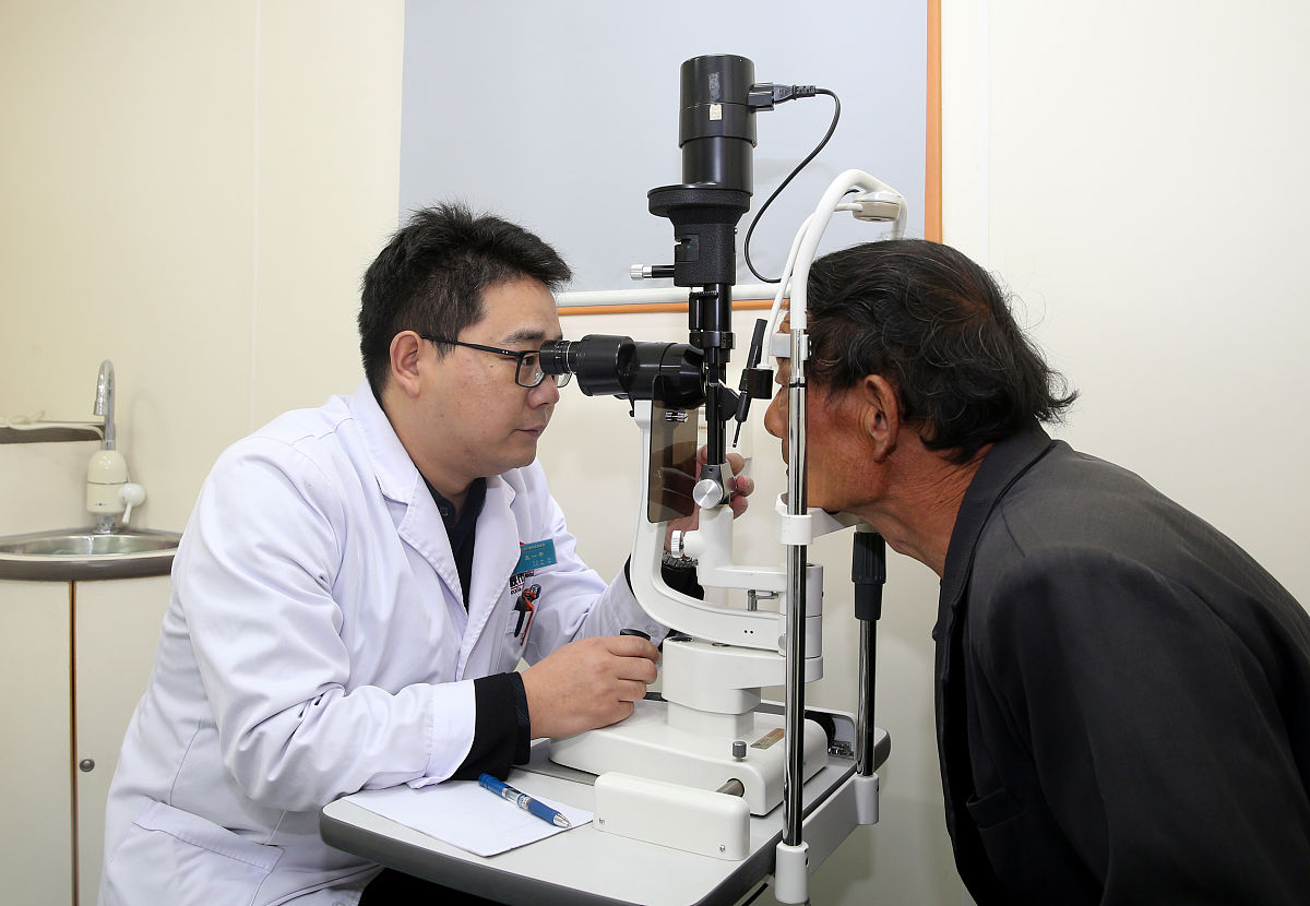 乡村振兴：巩固医疗扶贫成果，提升眼病防治意识