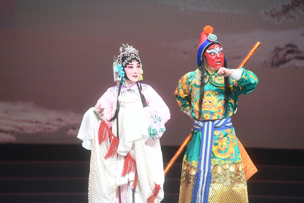 2020年9月26日,江苏南京,"月满山河花锦簇"2020江苏中秋戏曲晚会华美