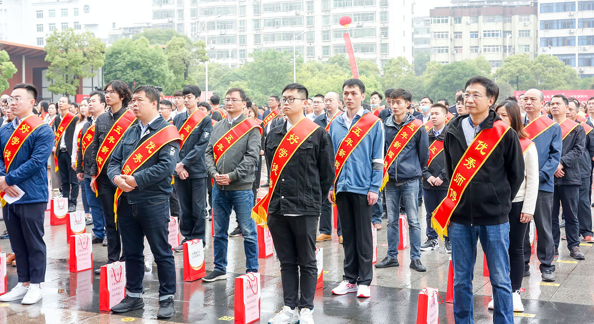 男师傅说'不管女徒弟了'，是什么意思？