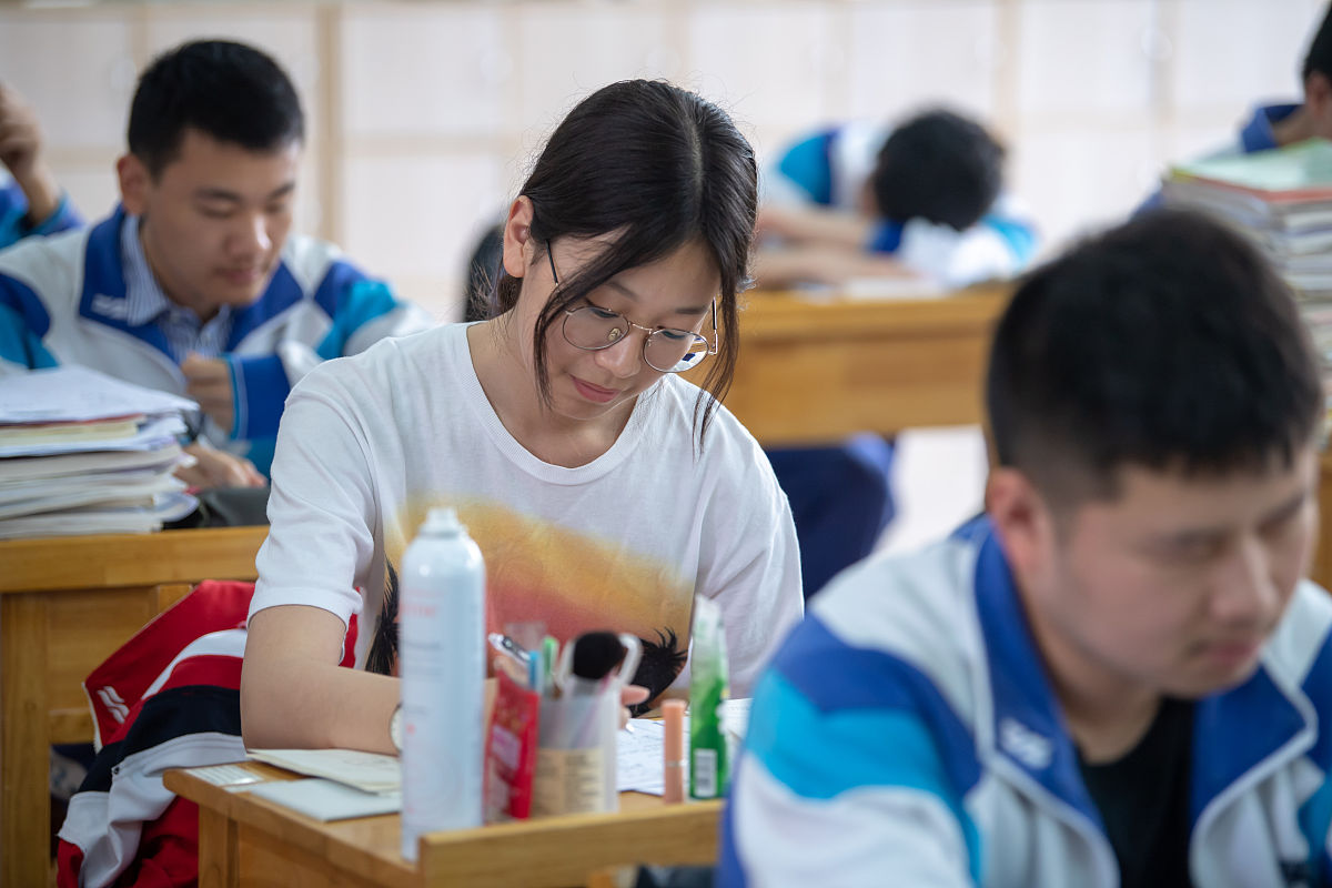 2019年5月17日,距离高考还有20天,南京金陵中学河西分校的高三学子们