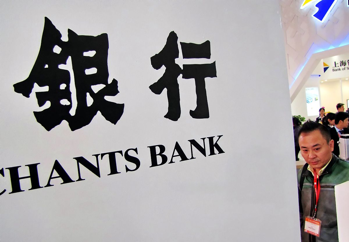 2010年11月19日,上海,一家银行在理财展中展出.  +++_+++金融理财,银