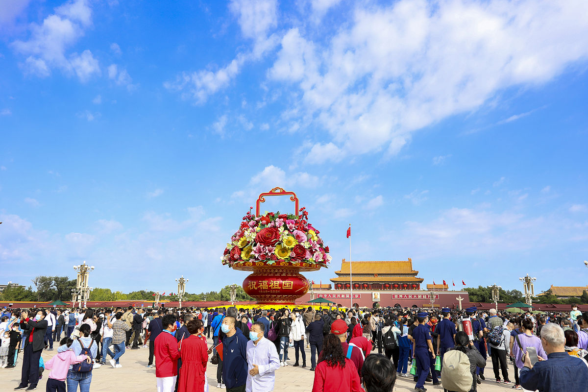 喜迎国庆，唱响校庆：爱国情怀与校园荣光