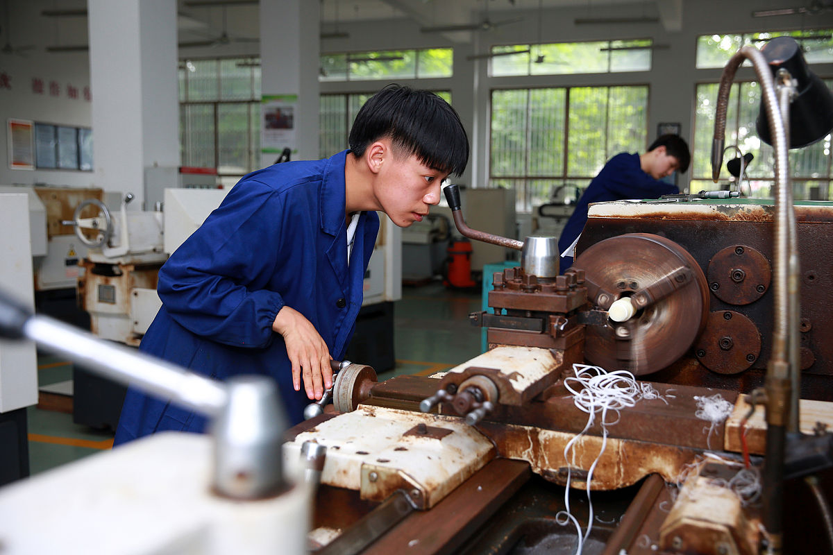 重庆市育才职业教育中心招生办电话 - 报名咨询联系方式