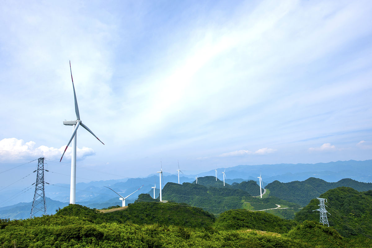 电势与场强关系：公式推导及应用 - 300字