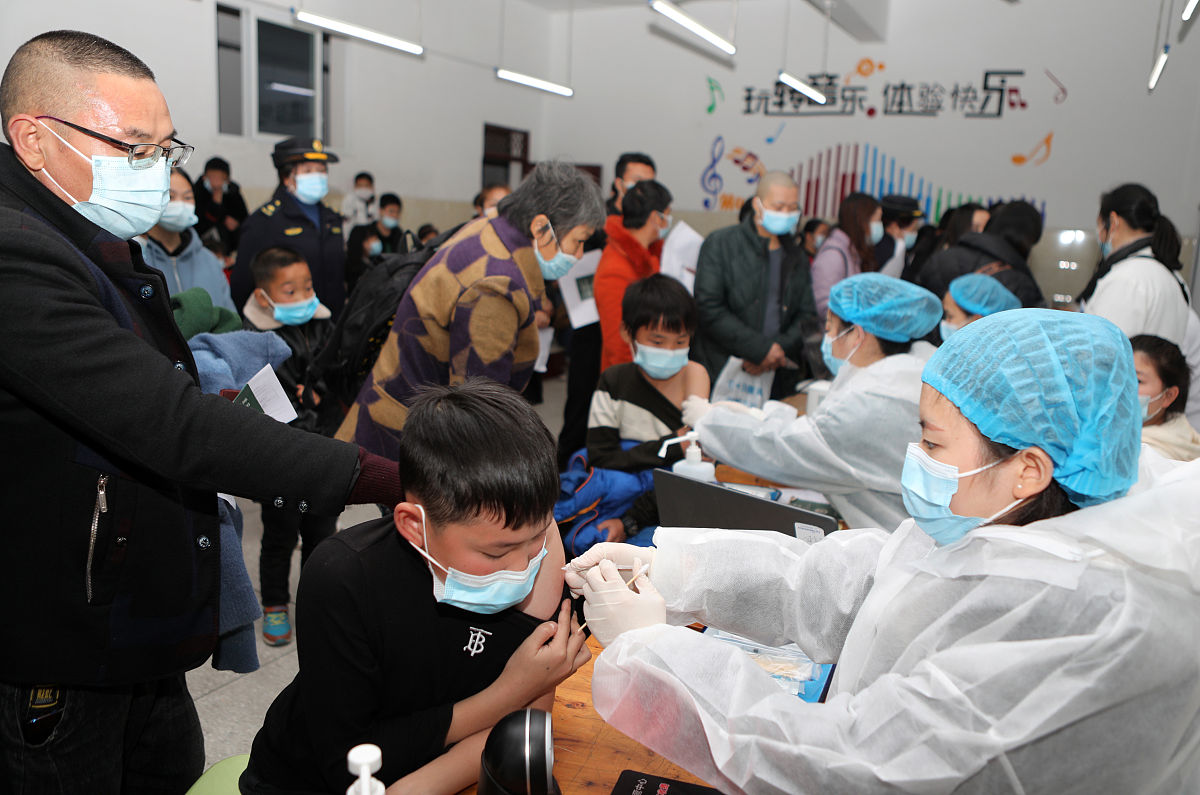 写一篇关于护理专业学生在延安大学咸阳医院儿科住院部进行护理岗位进行新生儿肺炎护理学习的过程。