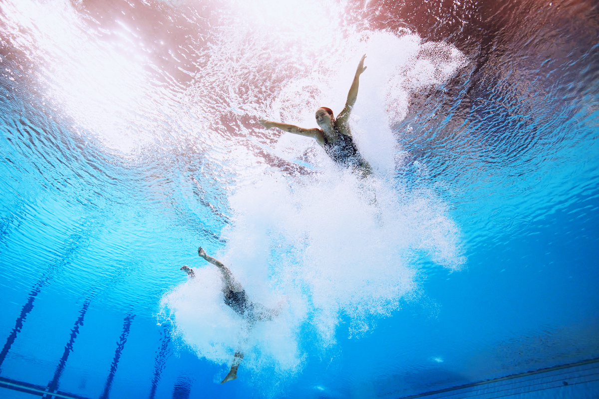 游泳的乐趣：锻炼身体，享受自然