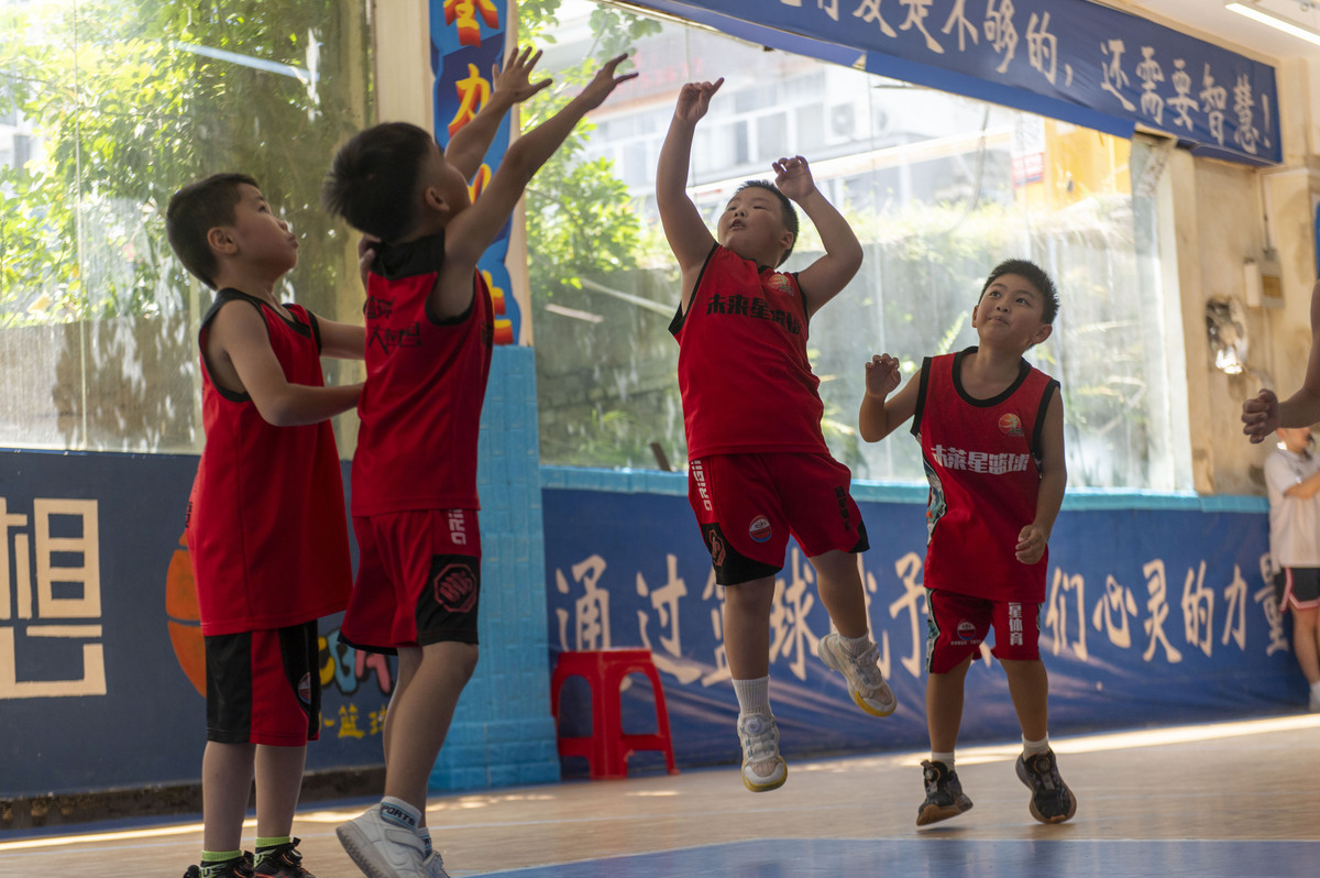 贵州村BN篮球赛：村民激情对决，增进友谊