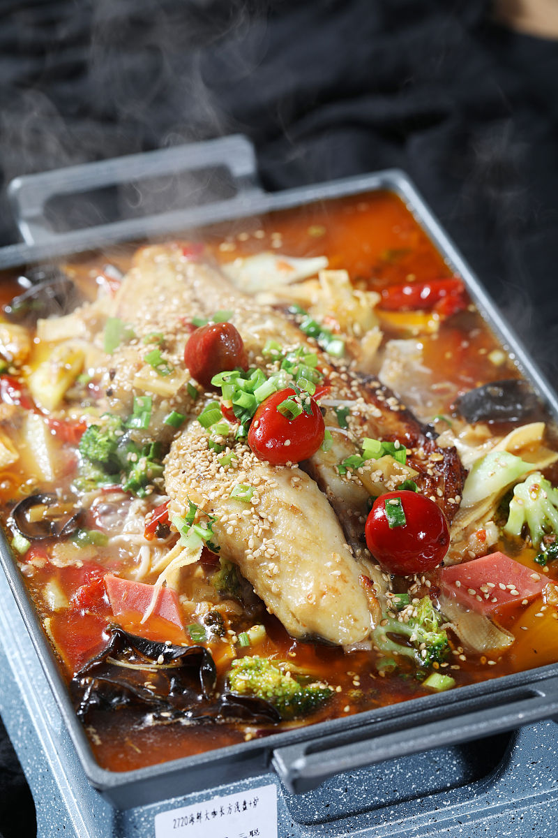 我现在有一家实体店做烤鱼的引流套餐是49元位现在打算利用即将到来的五一假期开张请利用上述信息加上情绪词、感叹词和你写出20条宣传文案