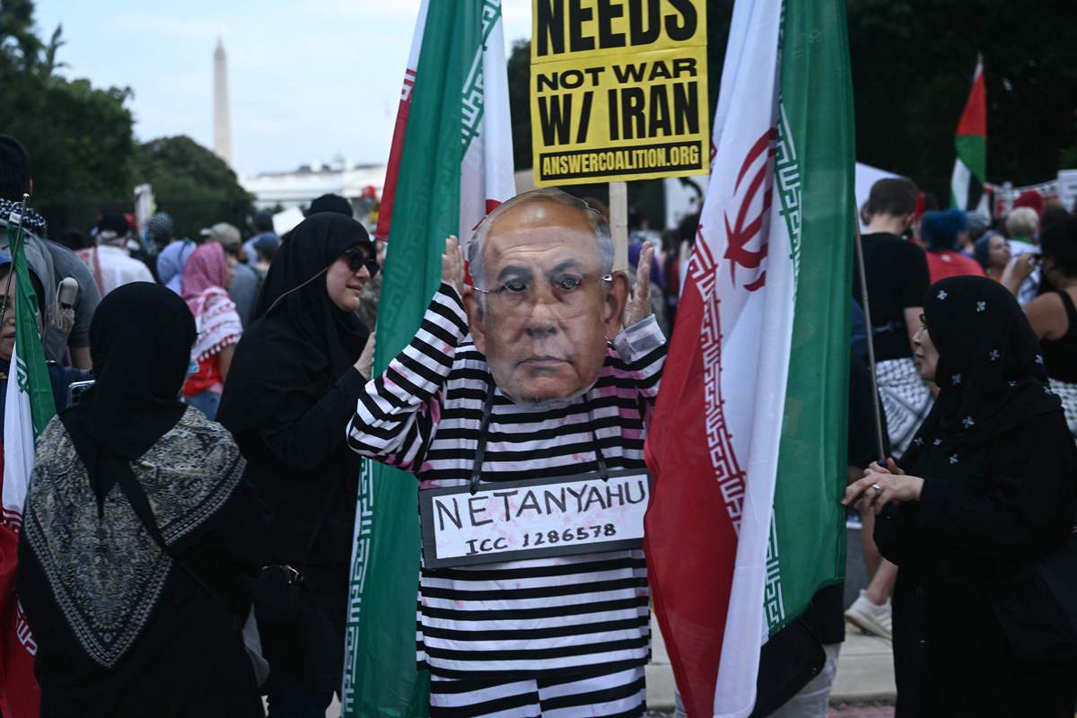 克林顿对索马里提出的方针帮我用210字详细描述