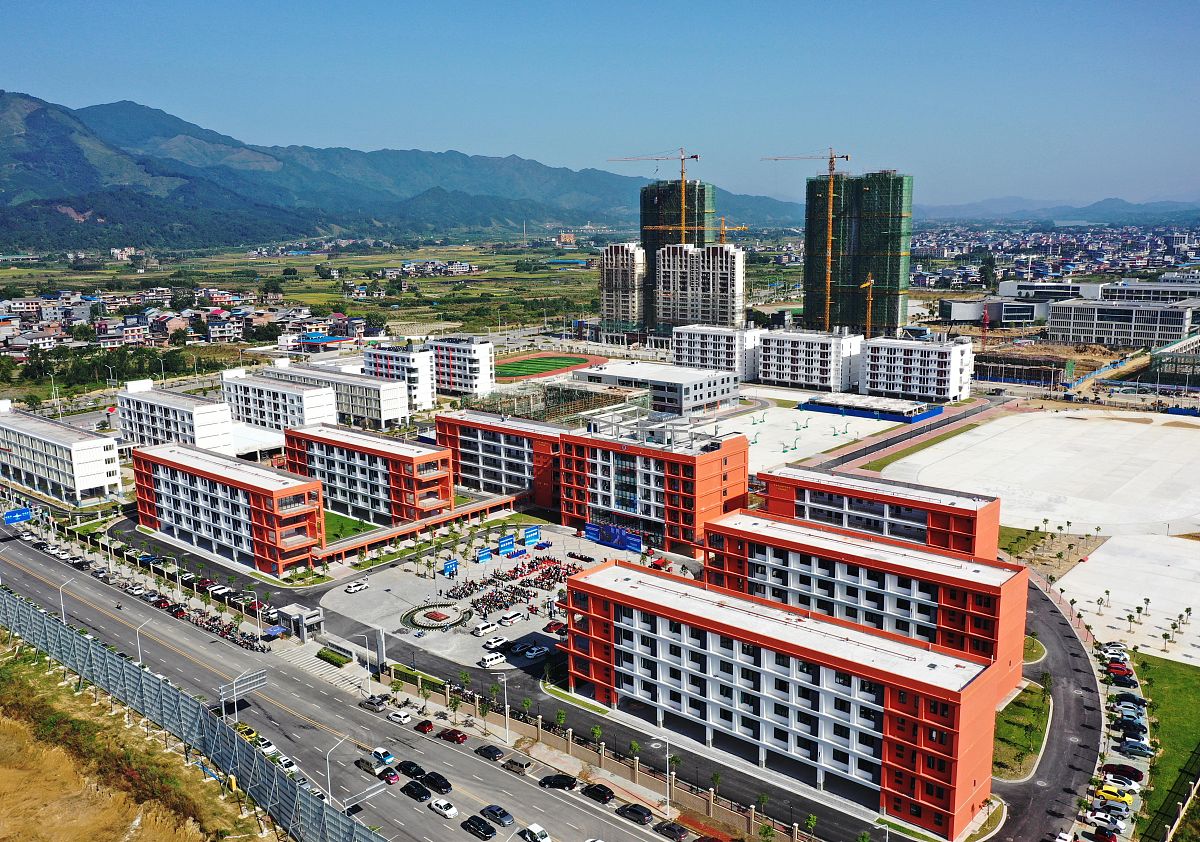 威远职业技术学校2023年地址在哪里