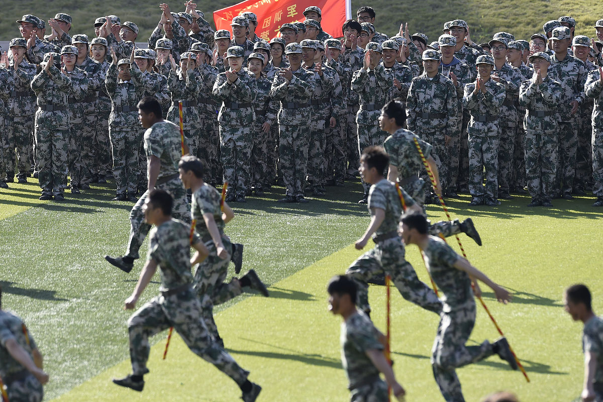 校园的操场 写一篇300字小学作文