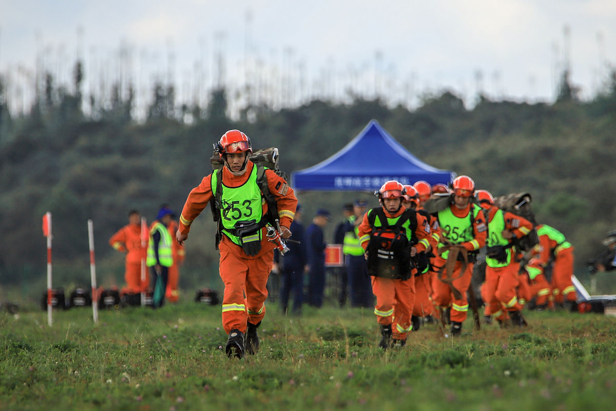 昆明工艺美术学校航空空乘2022招生简章：值得选择的航空服务专业