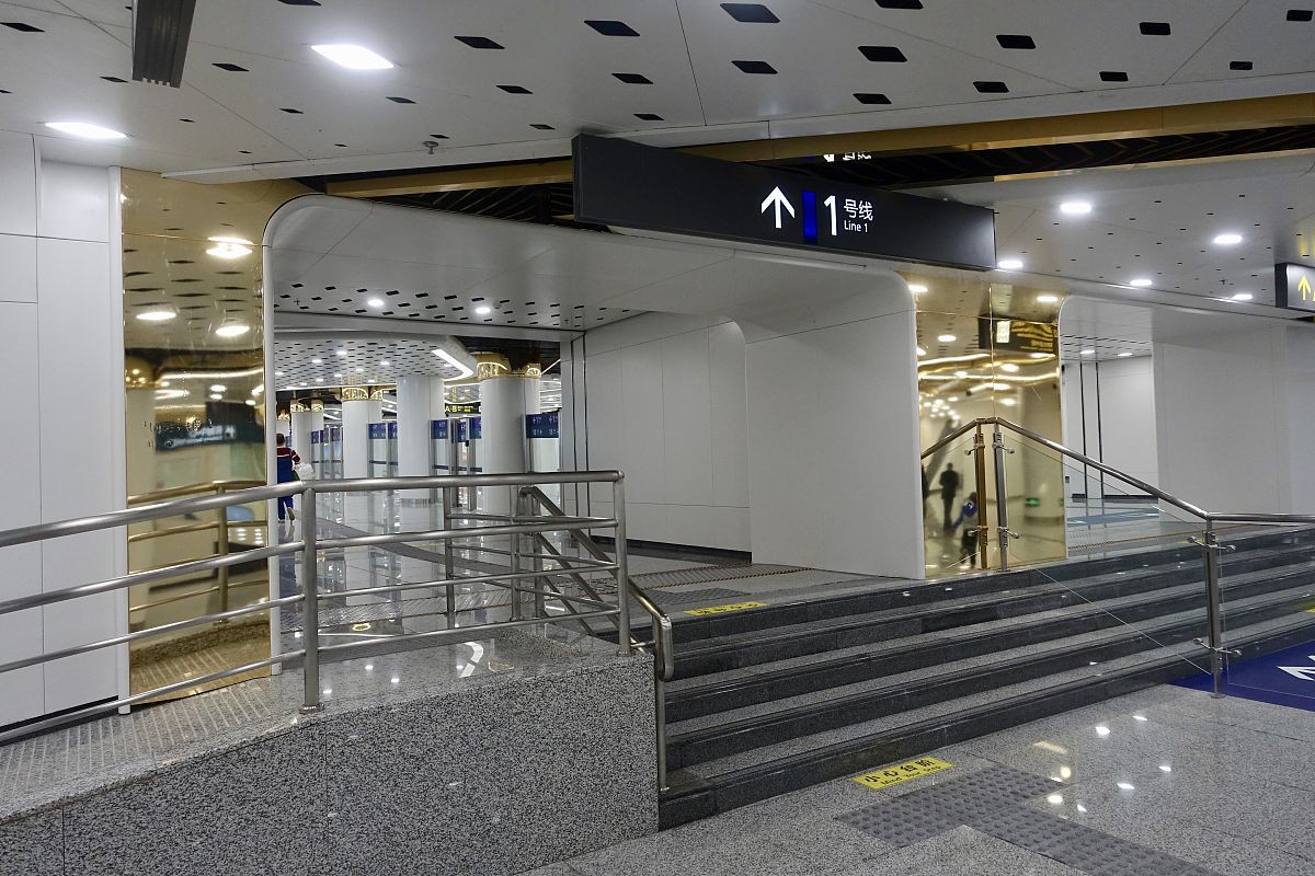 成都铁路学校周围交通便利吗