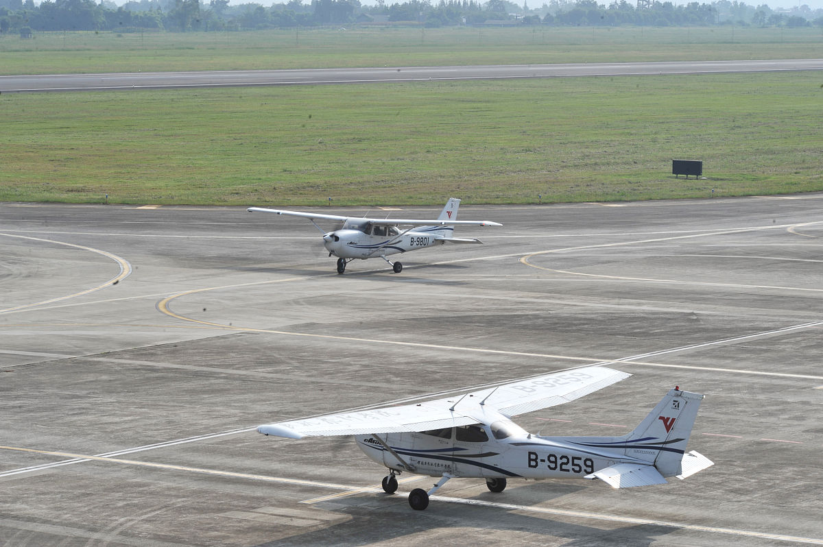 成都东星航空学院是全日制吗怎么样