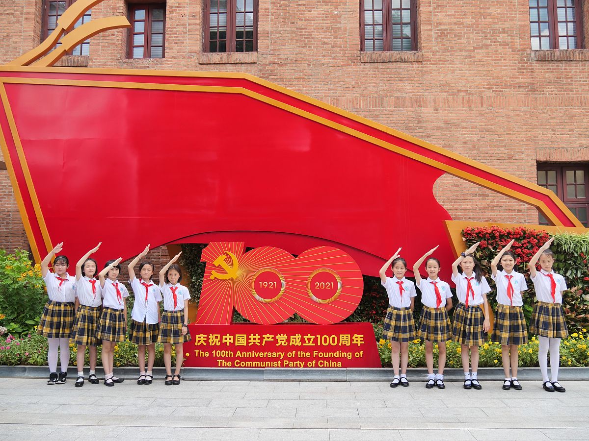 红色风暴来袭！点燃校园热情，共赴红色主题盛典！