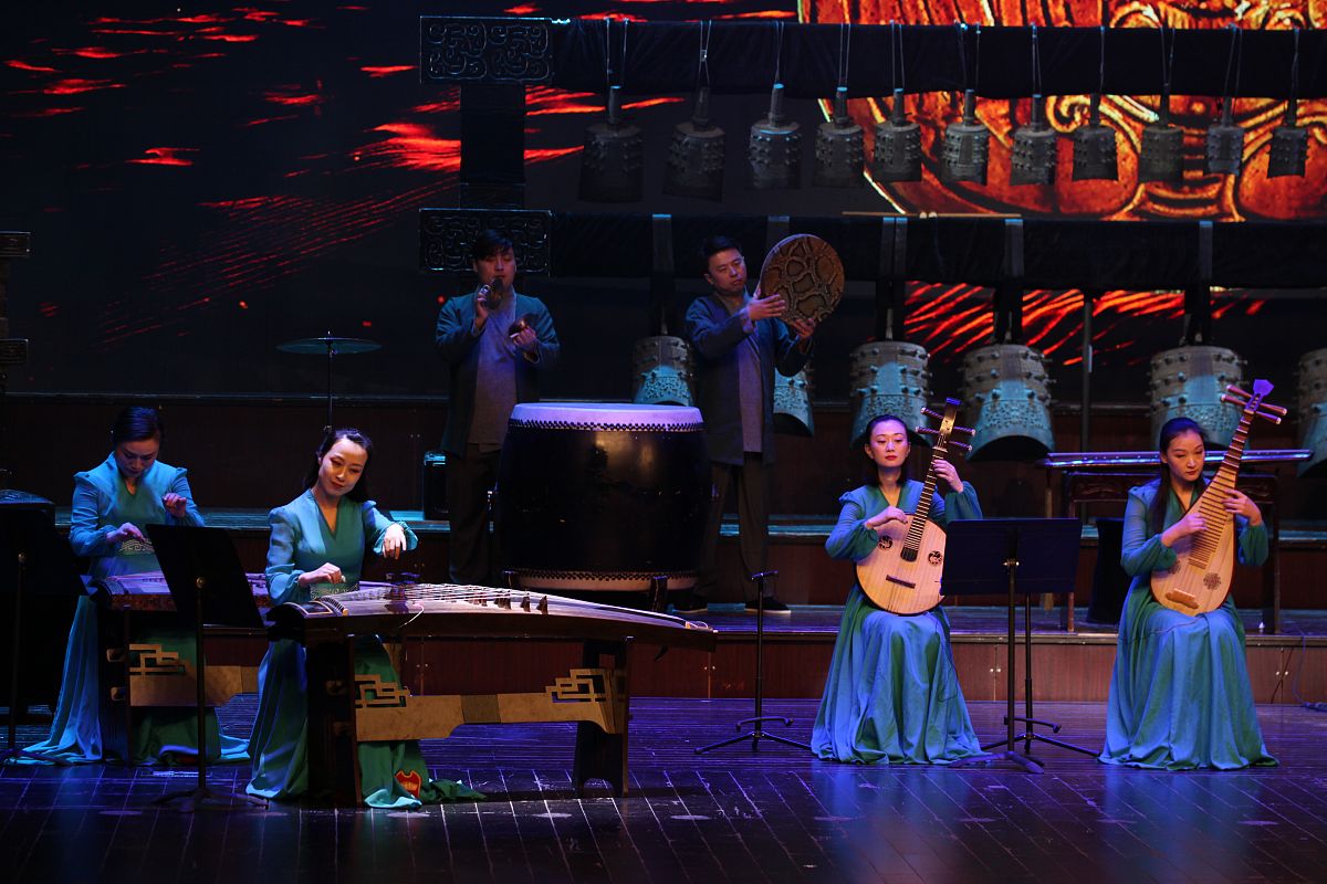 《百鸟朝凤》: 唢呐艺术的魅力与传承 - 从国乐角度解读