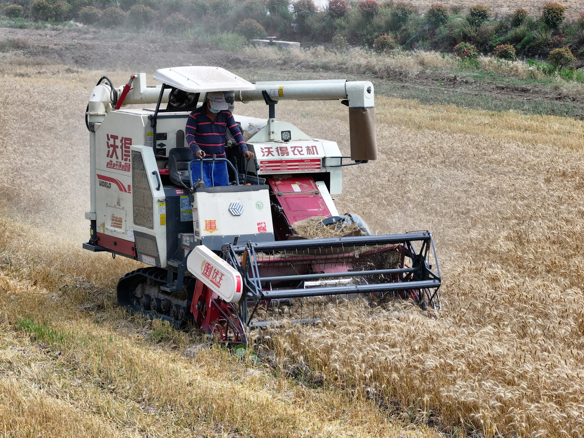 水稻不同收割机的优点