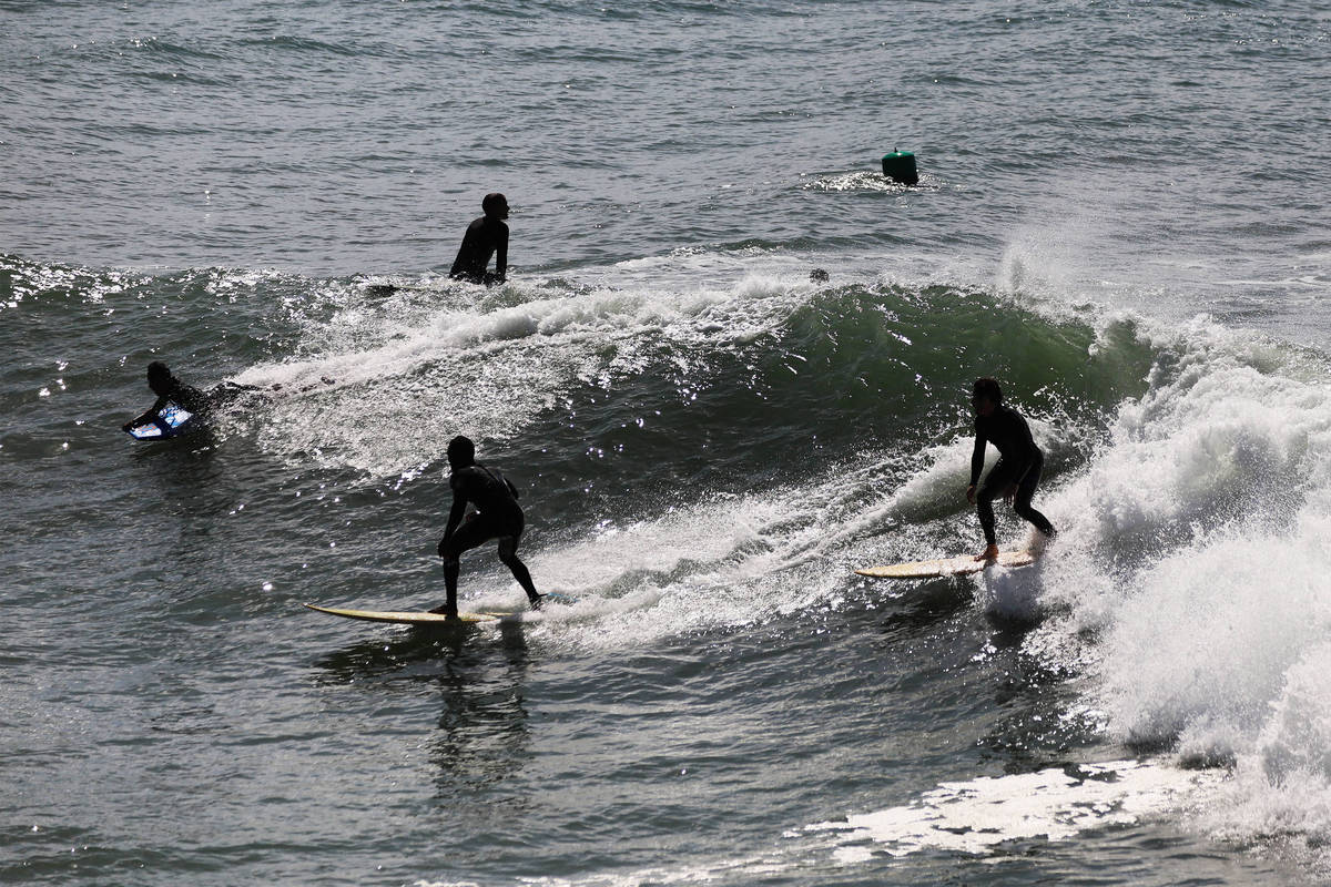 划船安全指南：如何判断水流和地形的影响？