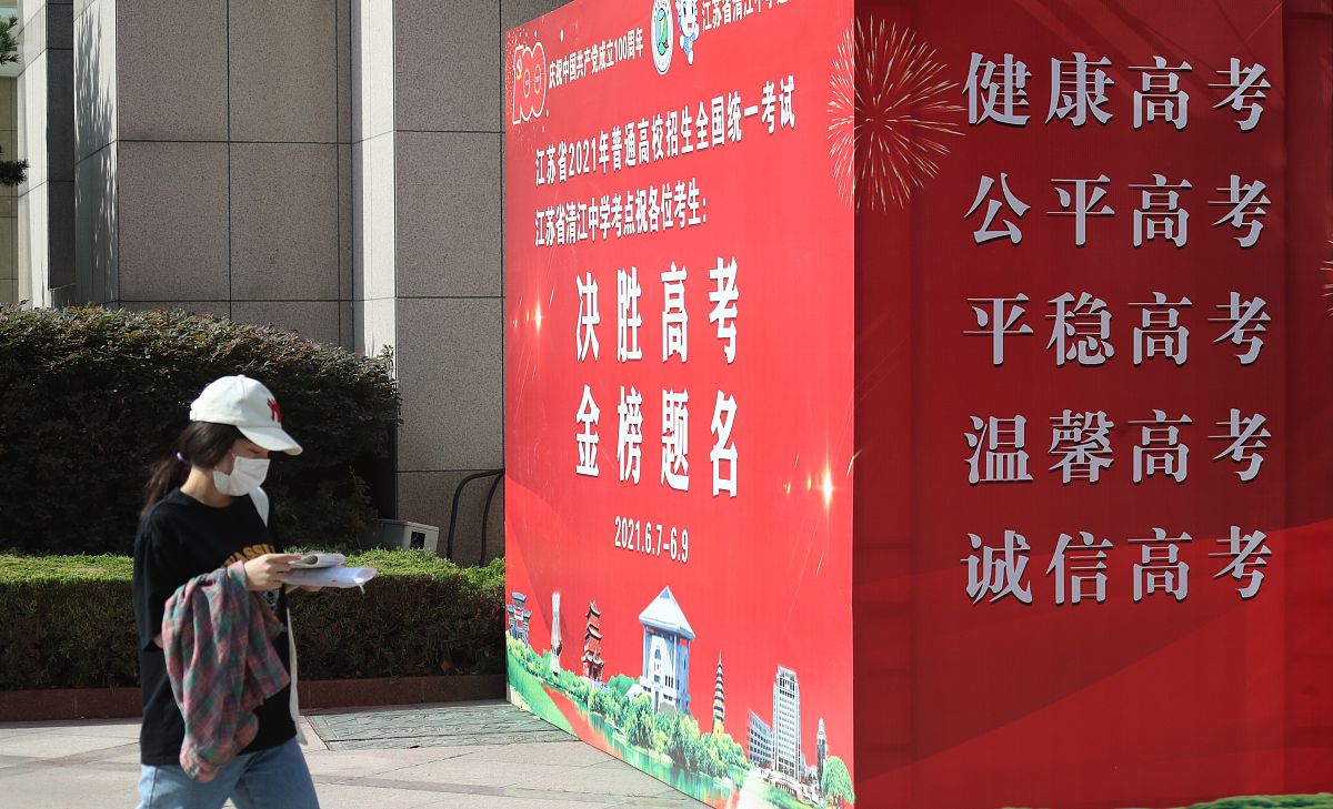 大学生：成为遵纪守法榜样的理由及意义