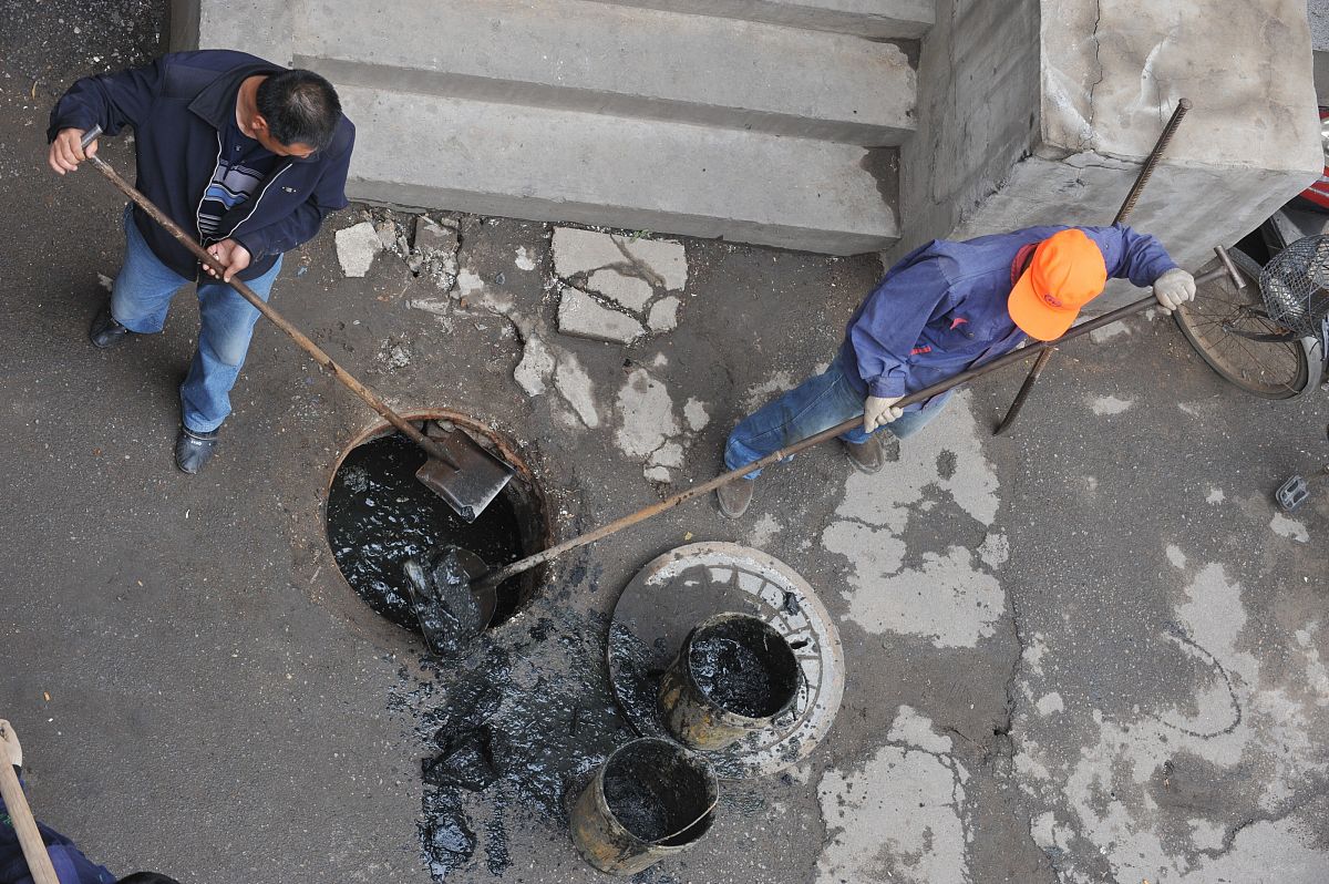 井室内壁喷涂：保护井室，延长使用寿命