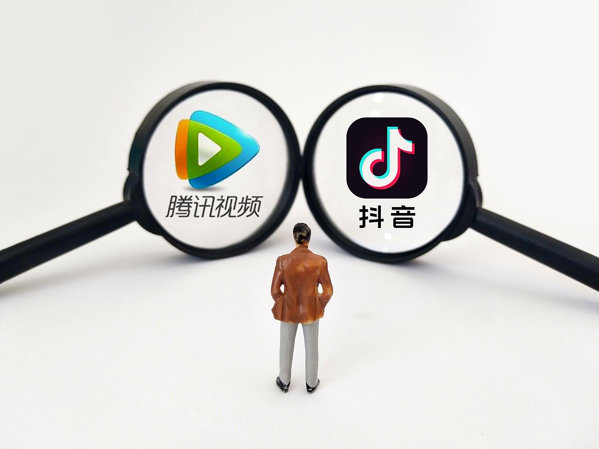 我要做一个面向小白的运用剪映制作短视频的课程 请帮我写一个幽默风趣的教学文案