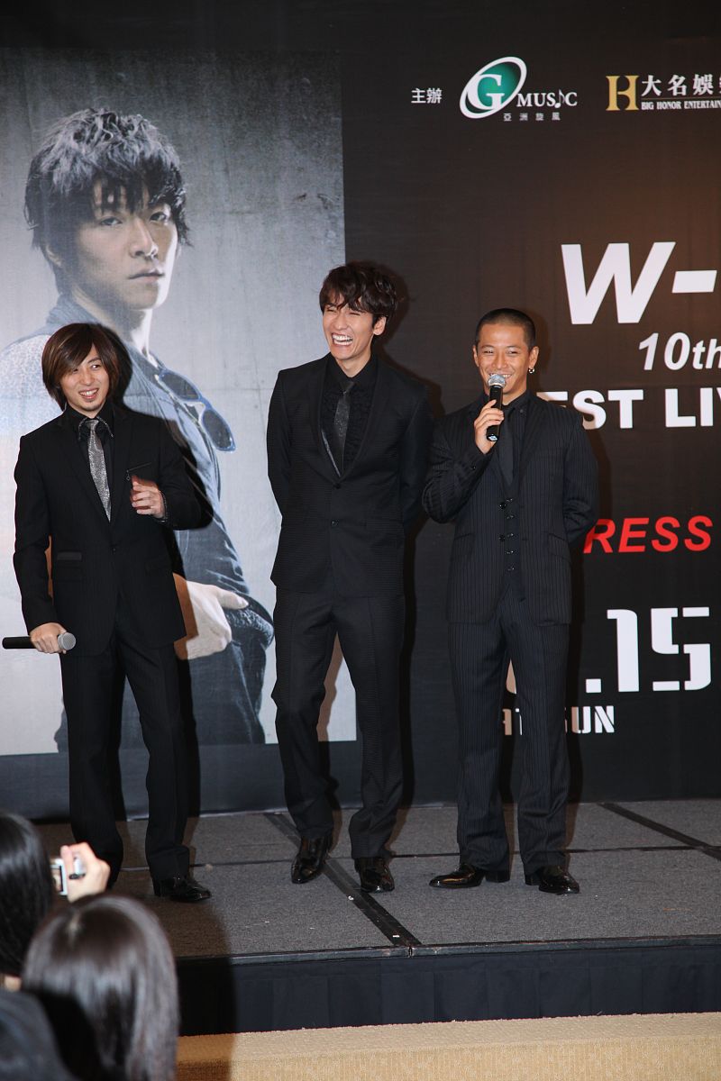 2011年10月14日,香港,日本男子组合w-inds在九龙国际展贸中心举行《演