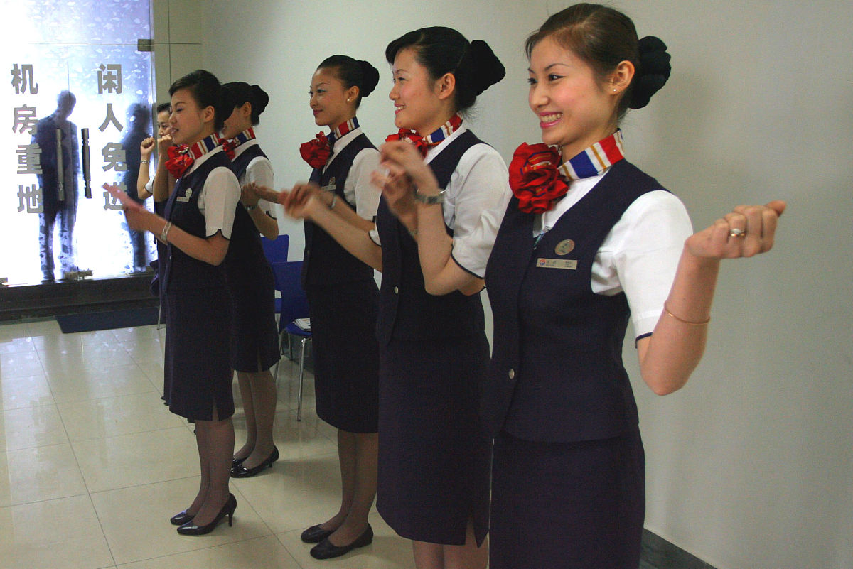 浅析如何才能做好一名合格的乘务员 浅析如何才能做好一名合格的乘务员