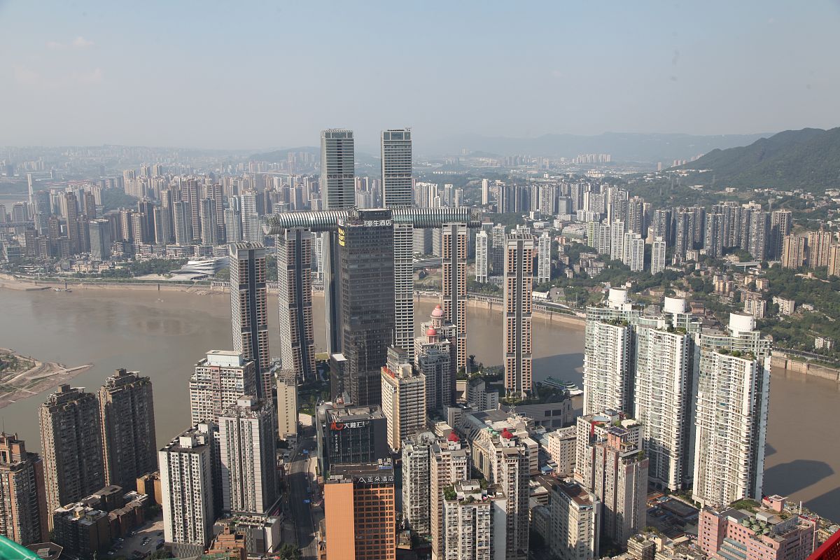 2021年8月2日,重庆渝中,云端之眼360°无死角高空观景平台..图为朝天