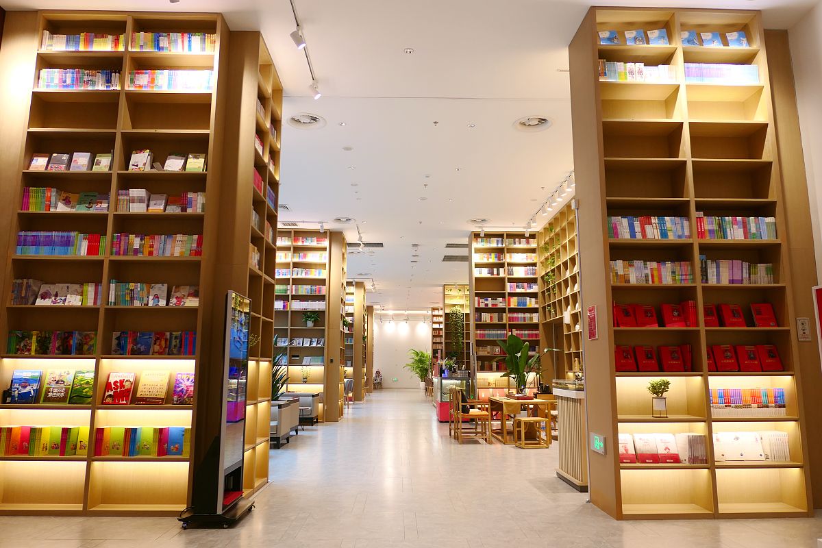 我对文艺美学感兴趣本科专业是大气科学想考中国国内的文艺美学研究生我需要拥有哪些知识储备请推荐我具体的书籍文献名称供我学习