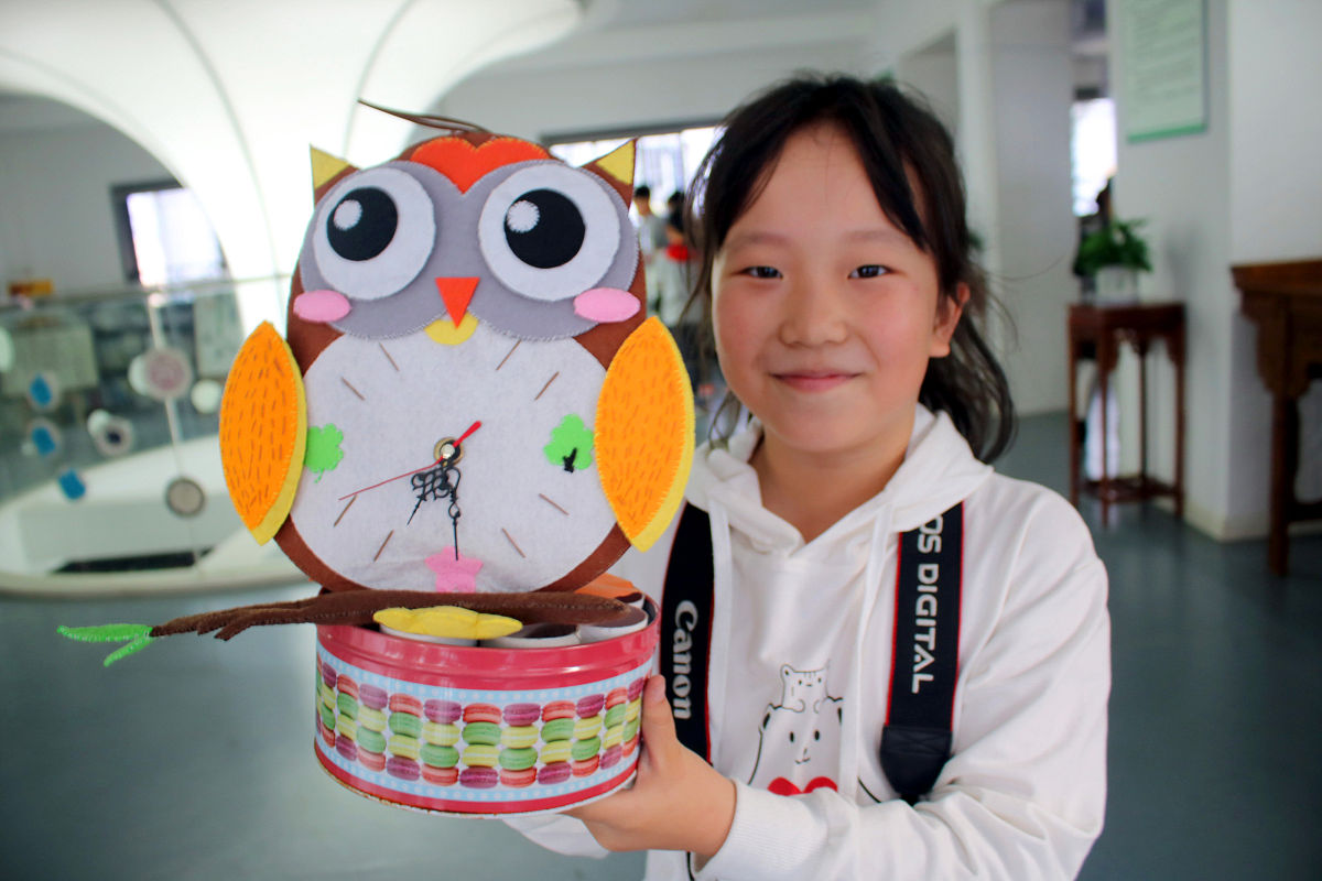 生活废材料在大专学前教育中的运用，关于”创意设计：利用生活废弃物品进行手工制作、艺术创作等活动，鼓励学生发挥创意，提高动手能力，培养审美能力和艺术素养。“请编写1500字