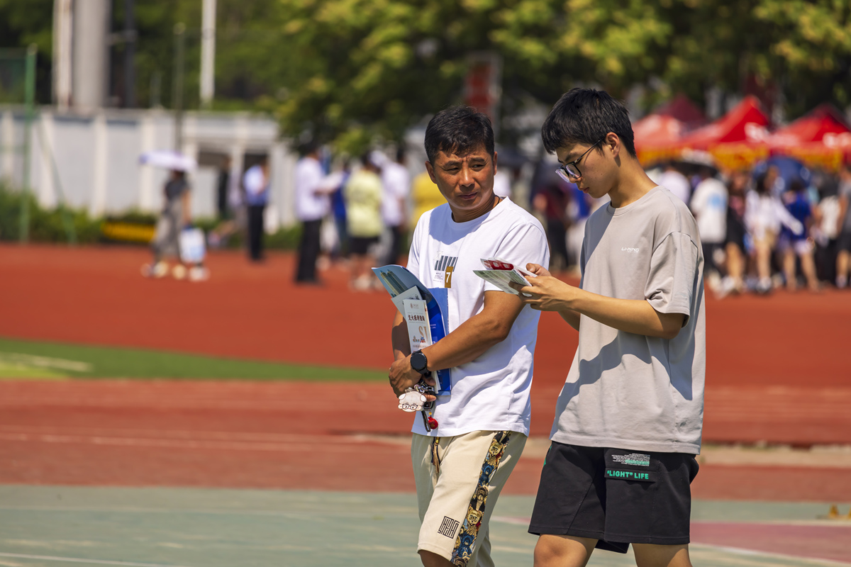 奔跑吧少年体育节田径赛：选手专访，揭秘训练和比赛背后的故事